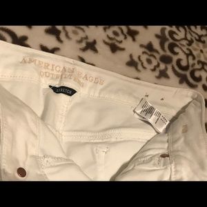 American Eagle Midi white shorts